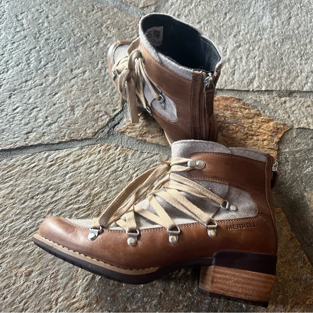 Merrell Women's Tan Lace Up Boots